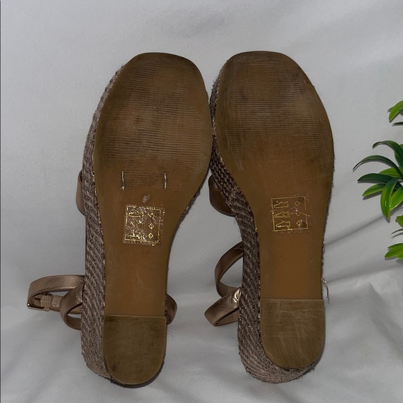 Aldo Gold Wedge Sandals with Buckle Detail used good condition - Picture 11 of 13